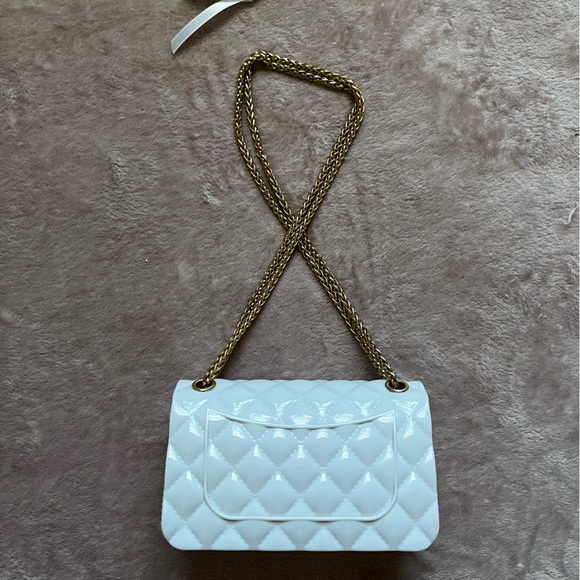 White/ Gold chain Hand Bag🤍 - Picture 3 of 3